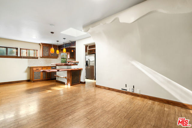 667 Santa Clara Avenue, Venice CA: https://media.crmls.org/mediaz/53e0a54d-3a6a-4959-b41d-b1d9400b2c83.jpg