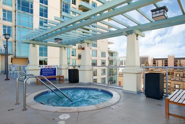 850 Beech St, San Diego CA: https://media.crmls.org/mediaz/53e0be9e-60ef-4606-abc7-0a3dda2890d2.jpg