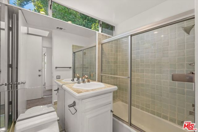 1237 Hilldale Avenue, West Hollywood CA: https://media.crmls.org/mediaz/53e248f4-bd72-4625-bd8c-87fd21beebb3.jpg