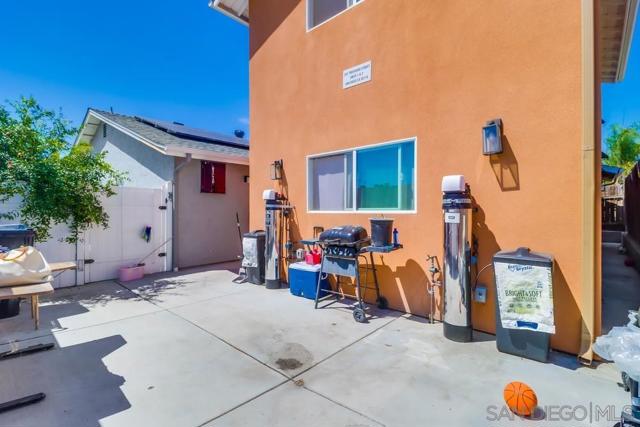 201 Treewood Street, San Diego CA: https://media.crmls.org/mediaz/53e27d33-ce1e-4e01-80b6-035c0d7e9dd7.jpg
