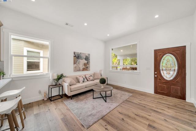 Image 11 of 53 For 3031 Logan St