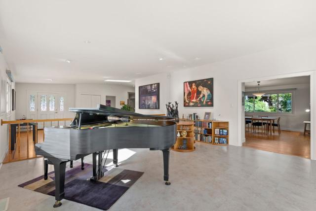 3920 Lakemead Way, Redwood City CA: https://media.crmls.org/mediaz/53e33c2c-8214-4fff-9940-858b78a43ff5.jpg