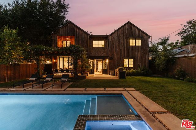 11734 Huston Street, Valley Village CA: https://media.crmls.org/mediaz/53e386be-0f42-46fb-97d6-26b3100dc0a7.jpg
