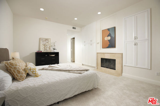 143 N Arnaz Drive, Beverly Hills CA: https://media.crmls.org/mediaz/53e46ca6-c63f-4a51-b8b7-c9da2e9787dd.jpg