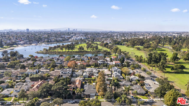 505 Panama Avenue, Long Beach CA: https://media.crmls.org/mediaz/53e511d8-82b2-4084-b4f3-7250cacc6343.jpg