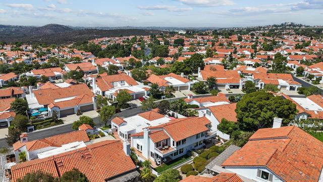 4946 Kalamis Way, Oceanside CA: https://media.crmls.org/mediaz/53e53b37-e990-4263-b1a7-d74d3971c625.jpg
