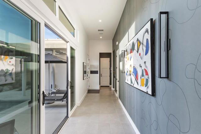 885 Fountain Drive, Palm Springs CA: https://media.crmls.org/mediaz/53e67675-10c1-4fa0-b6c9-3c4553fa5e91.jpg