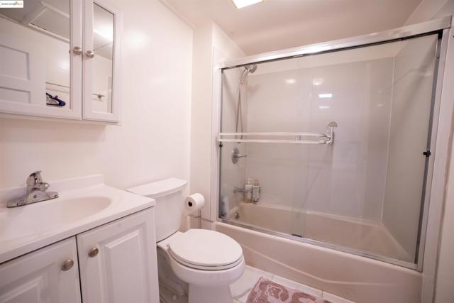 3517 Allendale Ave, Oakland CA: https://media.crmls.org/mediaz/53e6a978-2cd8-418a-890c-45f6a3a5f34d.jpg