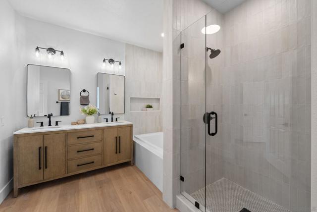 4979 Poseidon Way, Oceanside CA: https://media.crmls.org/mediaz/53e71eb9-e35e-4dbb-8abe-1d90ed7e4eee.jpg