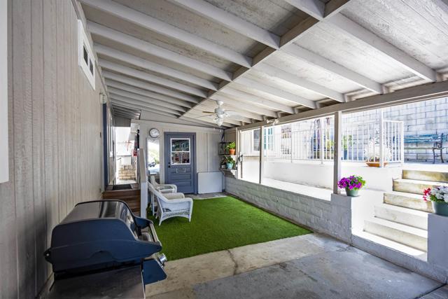 2130 Sunset Dr, Vista CA: https://media.crmls.org/mediaz/53e82286-6b7f-437f-b4e5-cd9e53dd4c56.jpg