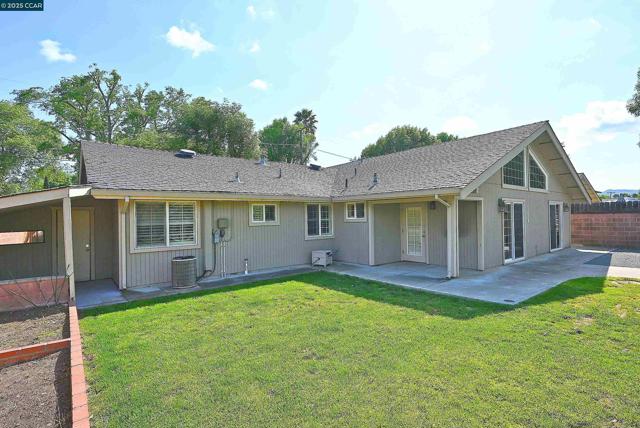 65 Dawn Dr, Pleasant Hill CA: https://media.crmls.org/mediaz/53e8945a-4c0f-40e1-91db-6fc647ea618f.jpg