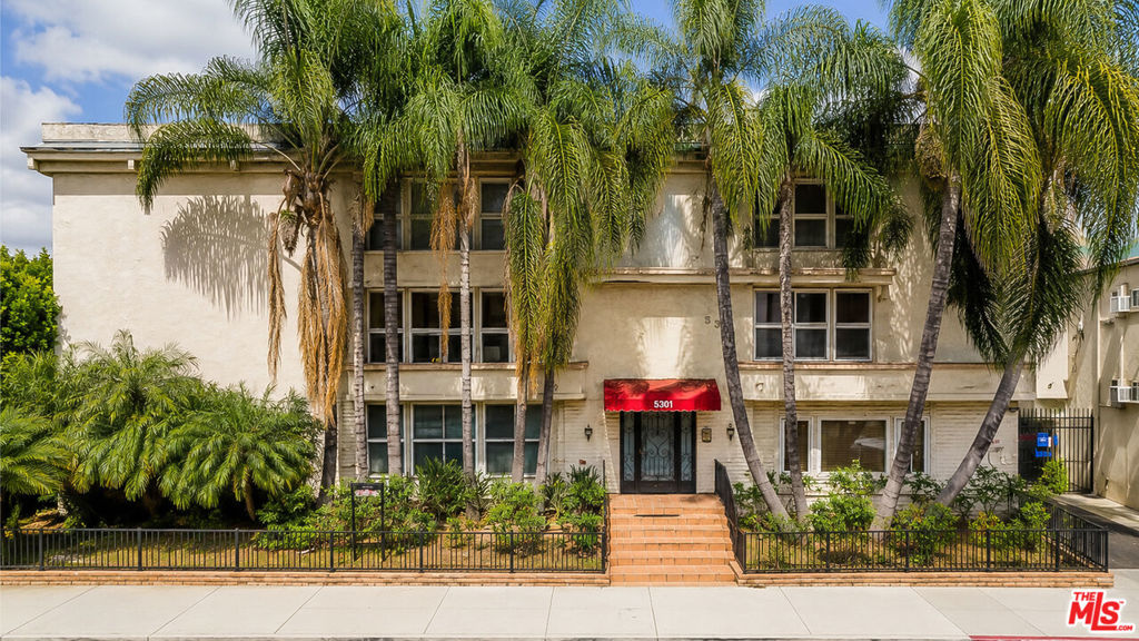 5301 Yarmouth Avenue #10