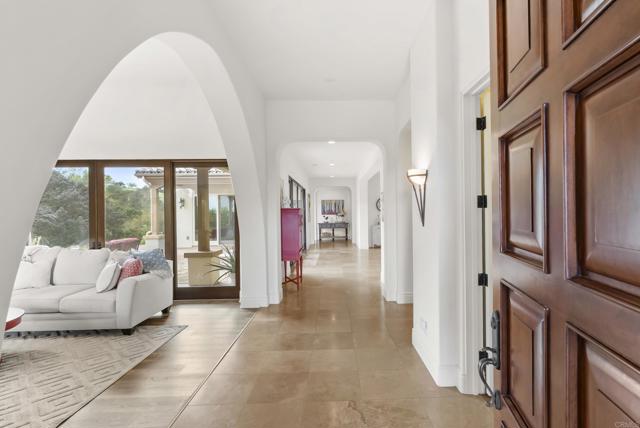 Detail Gallery Image 8 of 49 For 4229 Bridlewood Rd, Fallbrook,  CA 92028 - 4 Beds | 3/1 Baths