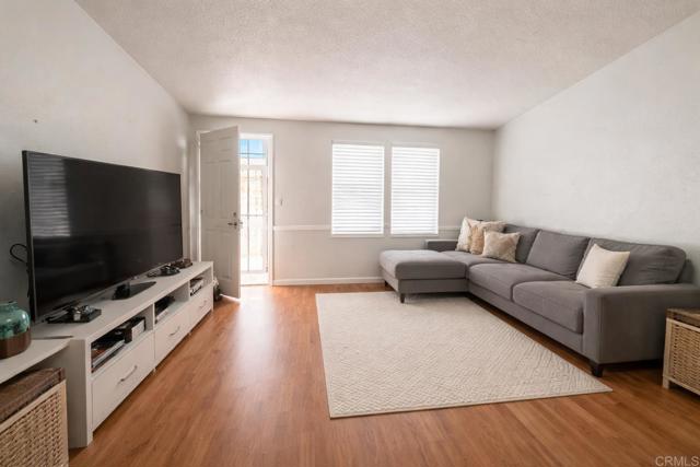 Detail Gallery Image 3 of 18 For 32900 Riverside Dr Spc 109,  Lake Elsinore,  CA 92530 - 3 Beds | 2 Baths