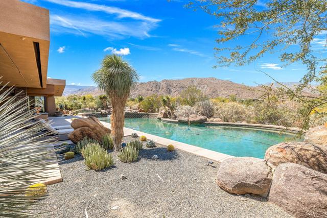 50741 Desert Arroyo Trail, Indian Wells CA: https://media.crmls.org/mediaz/53e97961-94a7-438d-b27e-338d1f29ba44.jpg