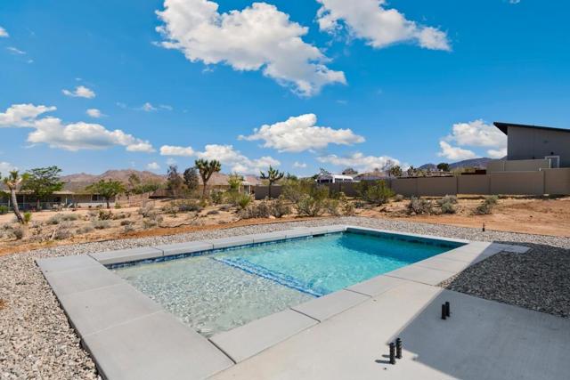 6689 Torres Avenue, Joshua Tree CA: https://media.crmls.org/mediaz/53e97e6c-8f26-4320-93a6-bff30b98df5a.jpg