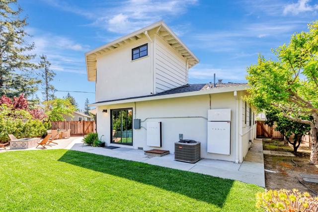 421 Ruby Street, Redwood City CA: https://media.crmls.org/mediaz/53e98dc4-d8bb-4522-9047-949e1115767d.jpg