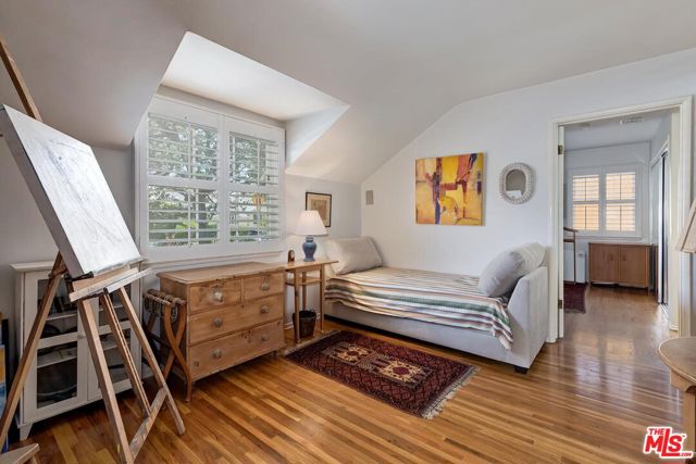 3238 Corinth Avenue, Los Angeles CA: https://media.crmls.org/mediaz/53e99312-7637-4141-b93f-7eb06ac36375.jpg