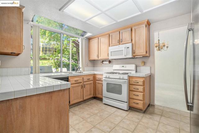 4606 Arabian WAY, Antioch CA: https://media.crmls.org/mediaz/53ea8d29-555f-4b36-b64d-6a31ef01631e.jpg