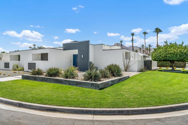 75301 Montecito Drive, Indian Wells CA: https://media.crmls.org/mediaz/53ead494-87c2-47e0-b135-bf6315d66097.jpg