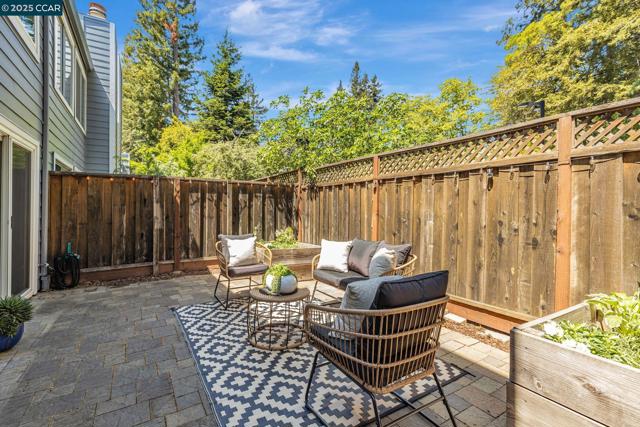 239 Ashley Cir, Danville CA: https://media.crmls.org/mediaz/53eb0ac4-1e59-4b81-9a58-4470d10fe828.jpg