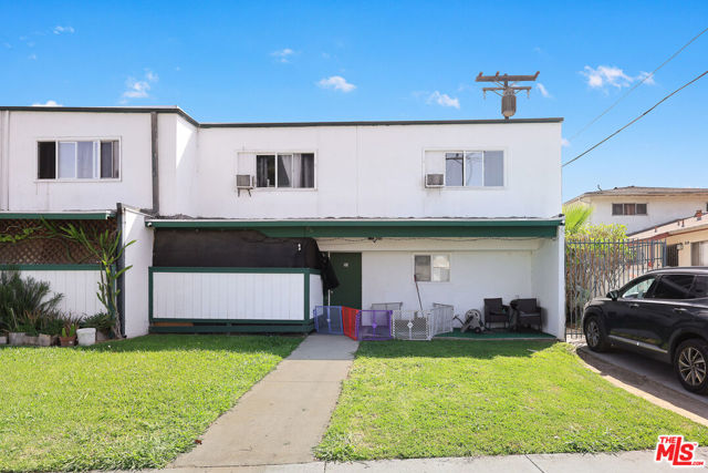500 S 6th Street, Montebello CA: https://media.crmls.org/mediaz/53eb23f5-4eeb-48c9-bc8e-c4a3f1851ac6.jpg