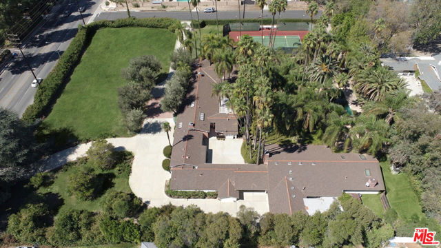 17545 Parthenia Street, Sherwood Forest CA: https://media.crmls.org/mediaz/53eb313a-a30d-4b26-9065-8c32d73fe927.jpg