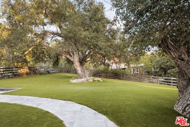 20500 Paradise Lane, Topanga CA: https://media.crmls.org/mediaz/53eb8492-fb76-4b53-ab0d-1693c7b01791.jpg