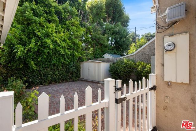 4210 Alcove Avenue, Studio City CA: https://media.crmls.org/mediaz/53ebb2d4-6f5d-48f4-b64a-e871e01187fc.jpg