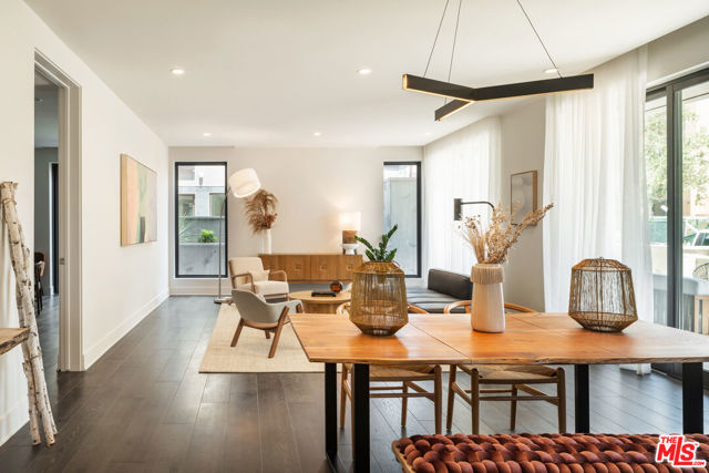 411 S Hamel Road, Los Angeles CA: https://media.crmls.org/mediaz/53ebf3d4-46b9-4736-be59-bdeae83aa60d.jpg