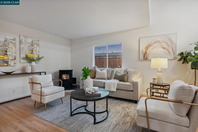 36 Playa Ct, San Ramon CA: https://media.crmls.org/mediaz/53ec1450-89ff-4ce2-b6b8-630004030975.jpg