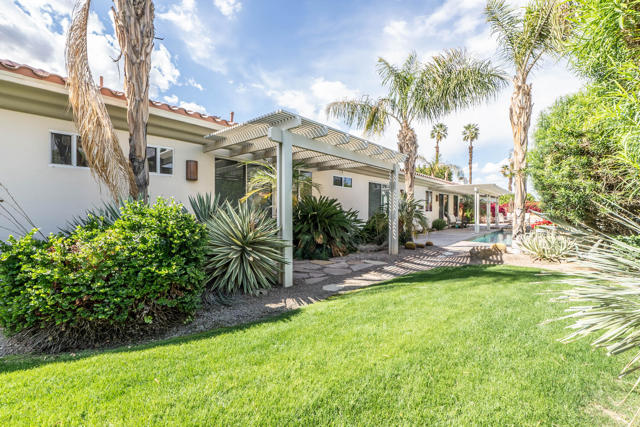 12 Via Elegante, Rancho Mirage CA: https://media.crmls.org/mediaz/53ec22c8-b1d9-4e49-ac64-33209827884b.jpg