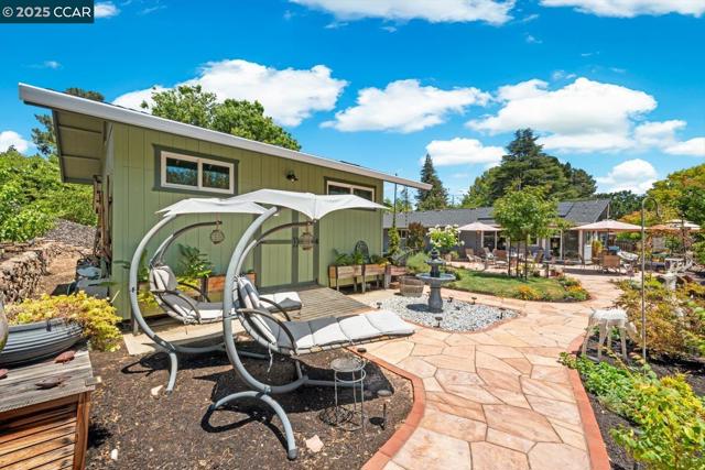 3121 Del Oceano Dr, Lafayette CA: https://media.crmls.org/mediaz/53ecd8c3-dfeb-4935-85a5-34aa6d02f00b.jpg