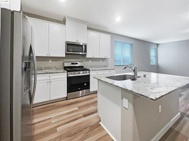 2211 Reunion Ln, Rio Vista CA: https://media.crmls.org/mediaz/53ed3928-0c9b-4079-956f-6561aaeab4a9.jpg