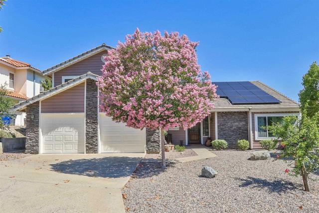 15549 Vista Vicente Dr, Ramona CA: https://media.crmls.org/mediaz/53ed53d4-156f-4bce-85ea-7a2b2496377e.jpg
