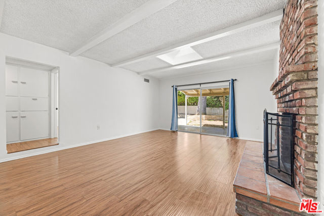5013 Catalon Avenue, Woodland Hills CA: https://media.crmls.org/mediaz/53edbdec-cefa-41fb-9365-4a8b0c6cd471.jpg