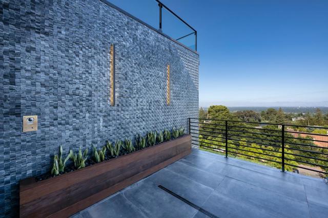 3964 Jefferson Avenue, Redwood City CA: https://media.crmls.org/mediaz/53edc2a7-3173-447e-8087-714dae07bc4e.jpg