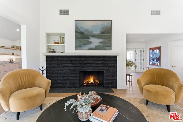 7401 Costello Avenue, Van Nuys CA: https://media.crmls.org/mediaz/53ee0fd5-f237-4553-8d90-9eb3e9c3170d.jpg