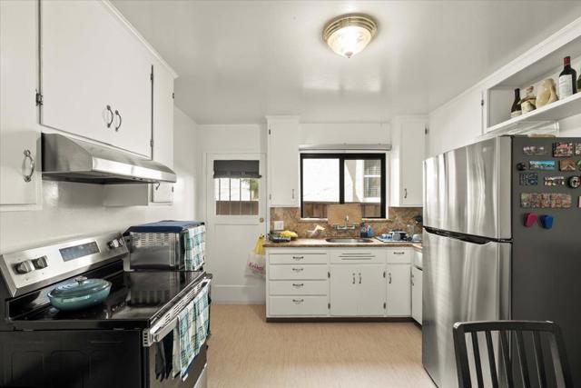 1172 Clinton Street, Redwood City CA: https://media.crmls.org/mediaz/53ee2202-5ac7-4630-aa07-1fa50b06d7e7.jpg