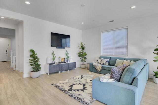 871 Cordoba Way, Hollister CA: https://media.crmls.org/mediaz/53ee2630-0c26-4db7-9518-a70e387d2c34.jpg