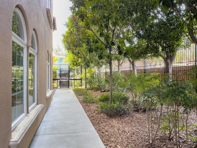 88 S Broadway, Millbrae CA: https://media.crmls.org/mediaz/53eec702-3f1b-46eb-a2ee-e37bf4868609.jpg