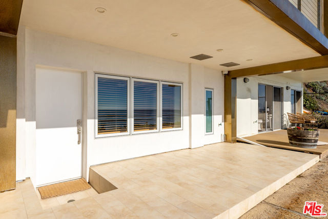 11950 BEACH CLUB Way, Malibu CA: https://media.crmls.org/mediaz/53eed413-bb5e-438a-b668-3c0df937688d.jpg