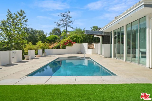 2442 Green View Place, Los Angeles CA: https://media.crmls.org/mediaz/53ef053c-5f5d-45cd-97e1-ccee41ac64f4.jpg