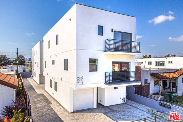 1923 Carmona Avenue, Los Angeles CA: https://media.crmls.org/mediaz/53ef223b-74e0-43ef-b227-f845f1fc4cae.jpg