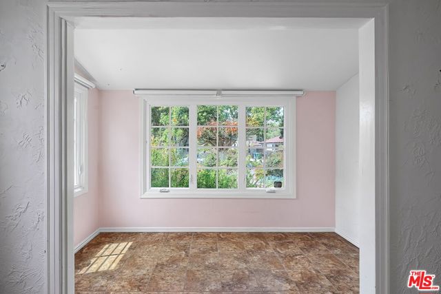2558 Kelton Avenue, Los Angeles CA: https://media.crmls.org/mediaz/53ef6428-167b-4b1b-92b5-531f17f2862f.jpg