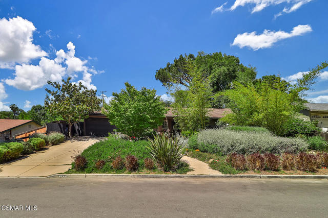 2433 Calle Narciso, Thousand Oaks CA: https://media.crmls.org/mediaz/53efc94d-adac-4a9f-93c5-291ed26b81fd.jpg