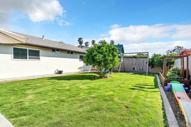 3978 Shenandoah Dr, Oceanside CA: https://media.crmls.org/mediaz/53f02402-2154-40d8-8f57-c225a23dbe29.jpg