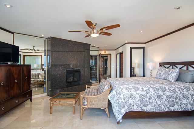 20 S Cays Ct, Coronado CA: https://media.crmls.org/mediaz/53f04a2e-e817-45b1-9b3f-8c887d19a490.jpg