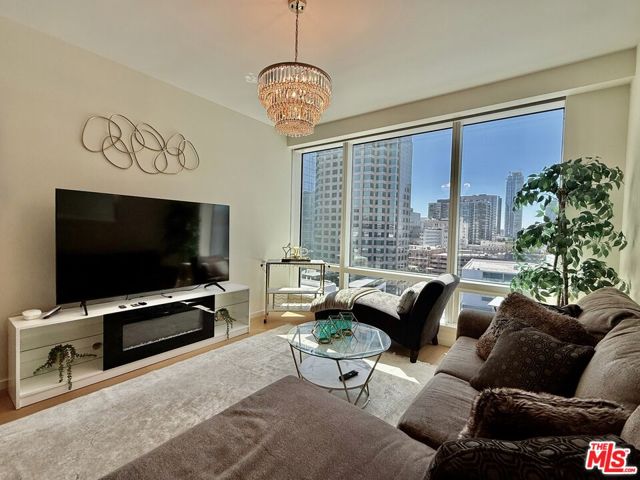 877 Francisco Street, Los Angeles CA: https://media.crmls.org/mediaz/53f074a4-653e-4c94-be2d-465617b61f3f.jpg