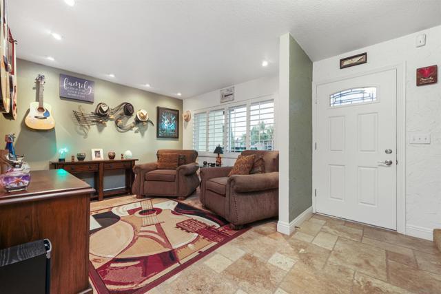 10976 Pallon Way, San Diego CA: https://media.crmls.org/mediaz/53f0c57a-756c-450e-b98f-d73ef187c912.jpg